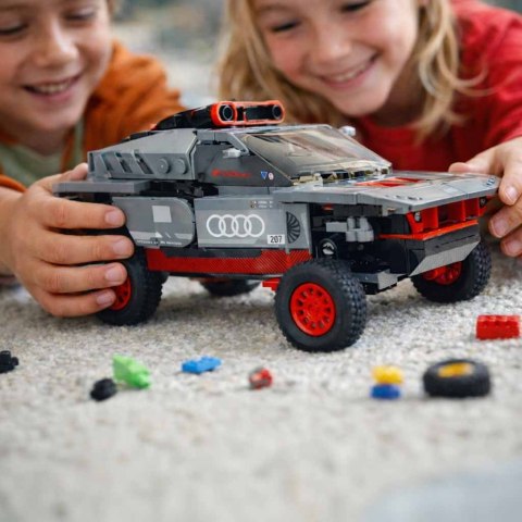 Rastar 10120 Audi RS Q e-tron — klocki, skala 1:30